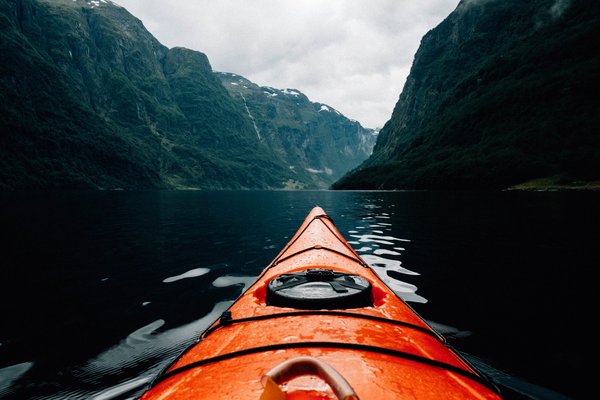 Où trouver les meilleures expériences de kayak dans les fjords de Norvège?